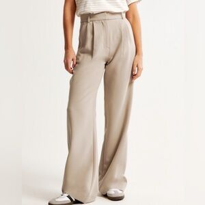 Abercrombie & Fitch Sloane Tailored Pant - Taupe / size 34/18 NEVER WORN